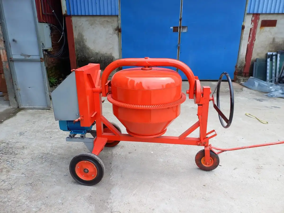 may-tron-be-tong-250lit-qua-le-co-dong-co